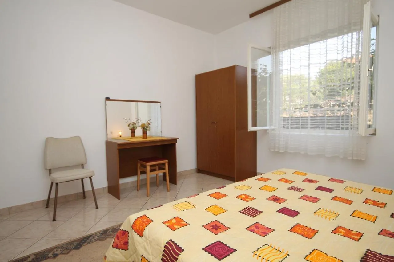 Apartment Kukljica 8277b Hırvatistan